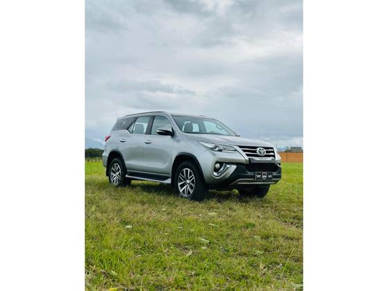 TOYOTA HILUX SW4 4.0 SRX 4X4 7 LUGARES V6 24V GASOLINA 4P AUTOMÁTICO